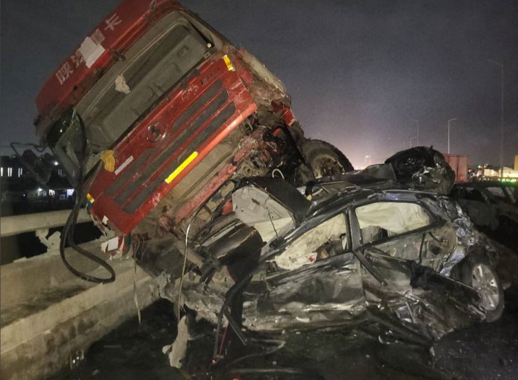 Six killed in Lagos-Ibadan expressway crash