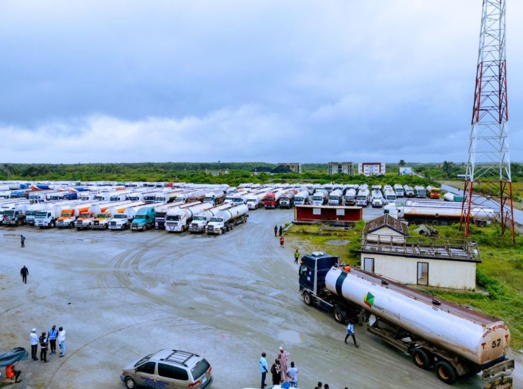 BREAKING: NNPC trucks begin petrol loading at Dangote refinery