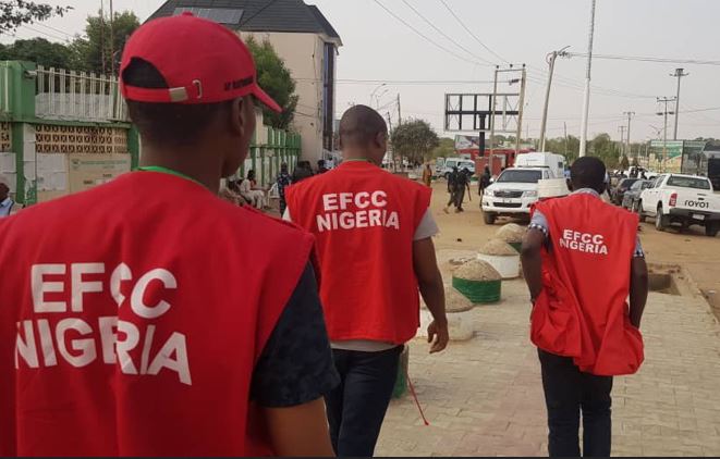 EFCC arrests 33 internet fraudsters, recovers fake Dollars in Rivers 